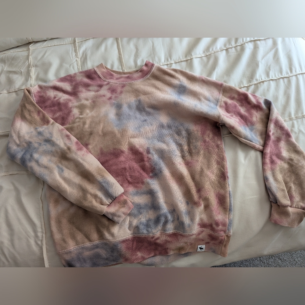 Abercrombie& kids tie-dyed crew neck